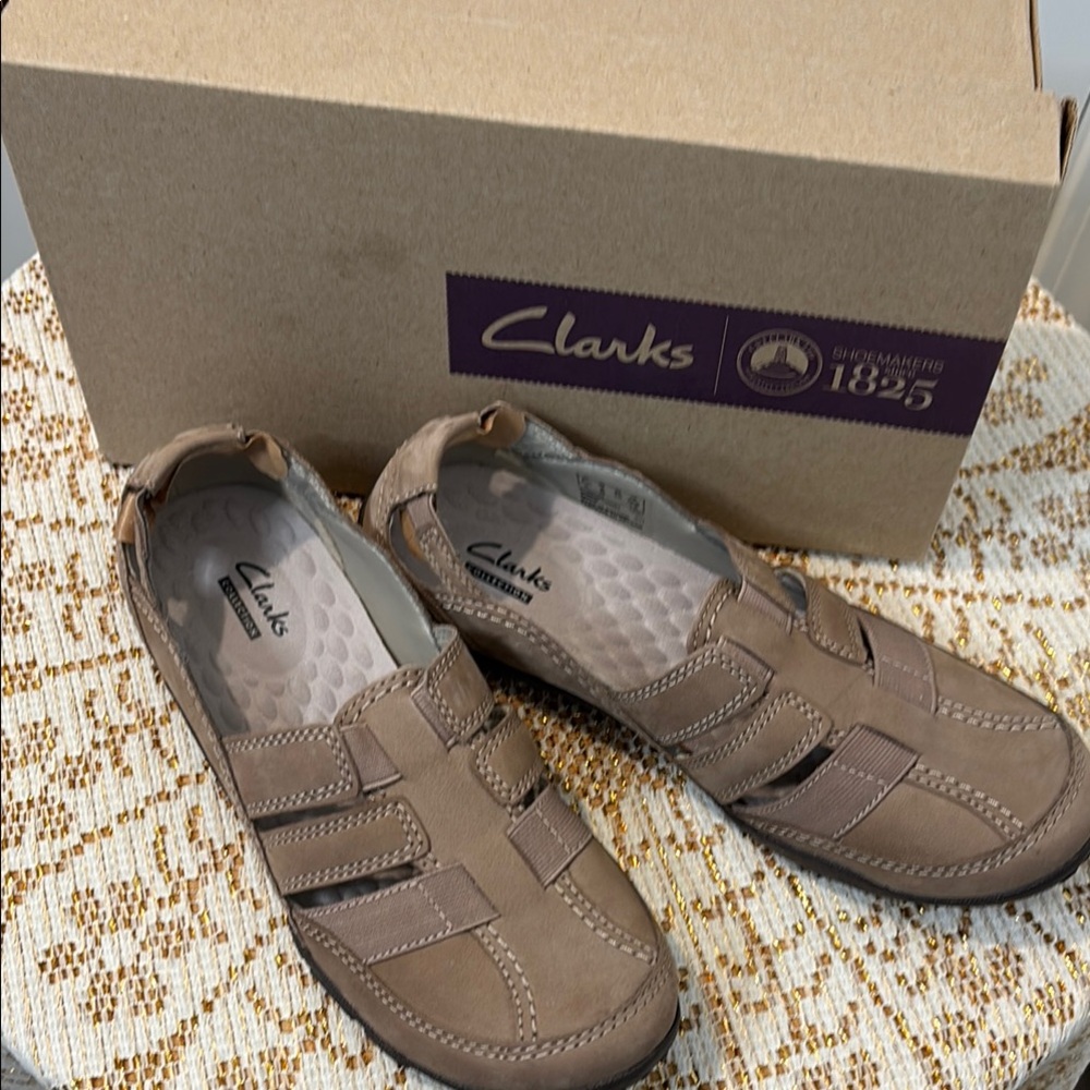 Clarks Tan Flats Comfortable Slip-On Loafers Size 9